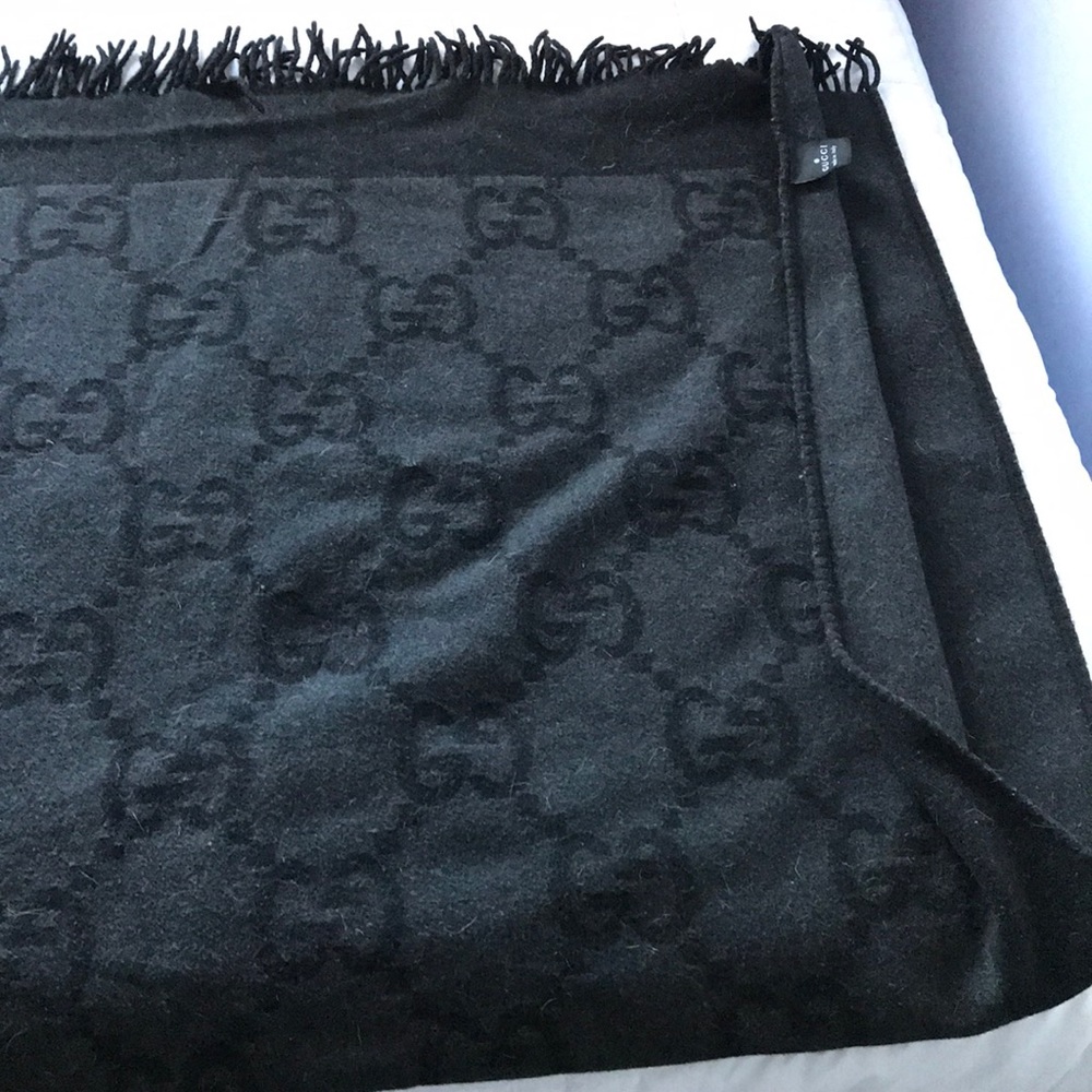 Gucci Blanket MAKE OFFERS